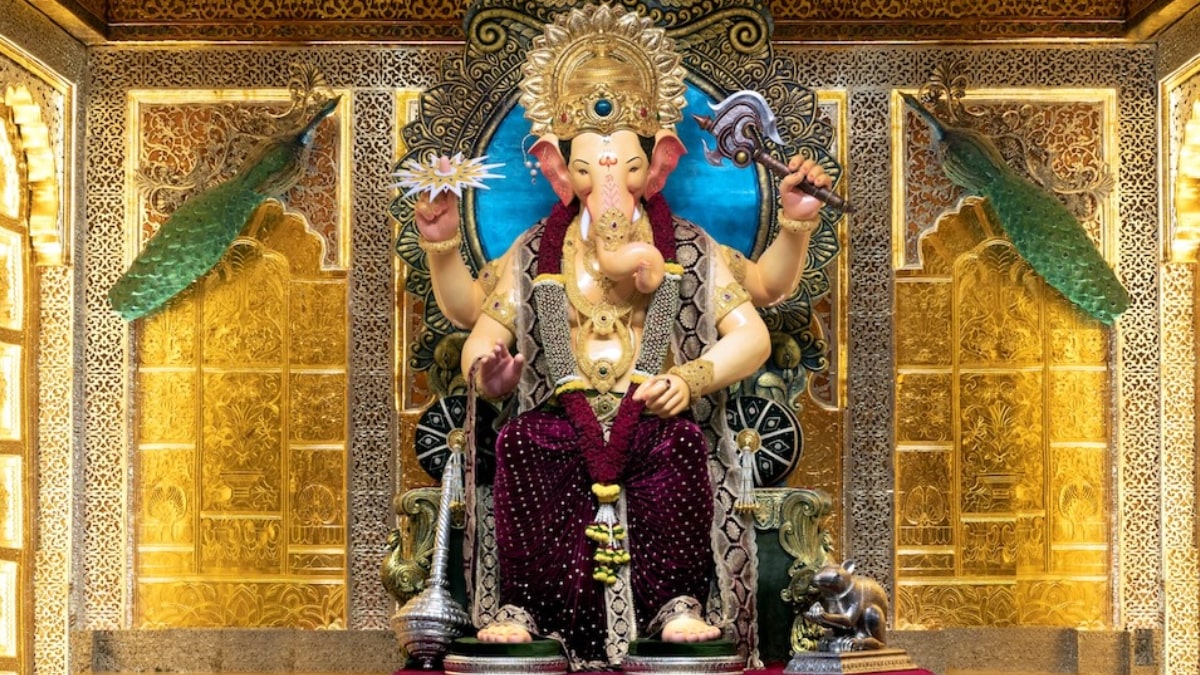 Bappa with Yatri: Ganesh Chaturthi 2025 in Mumbai – Famous Pandals, Nearest Stations & Travel Guide